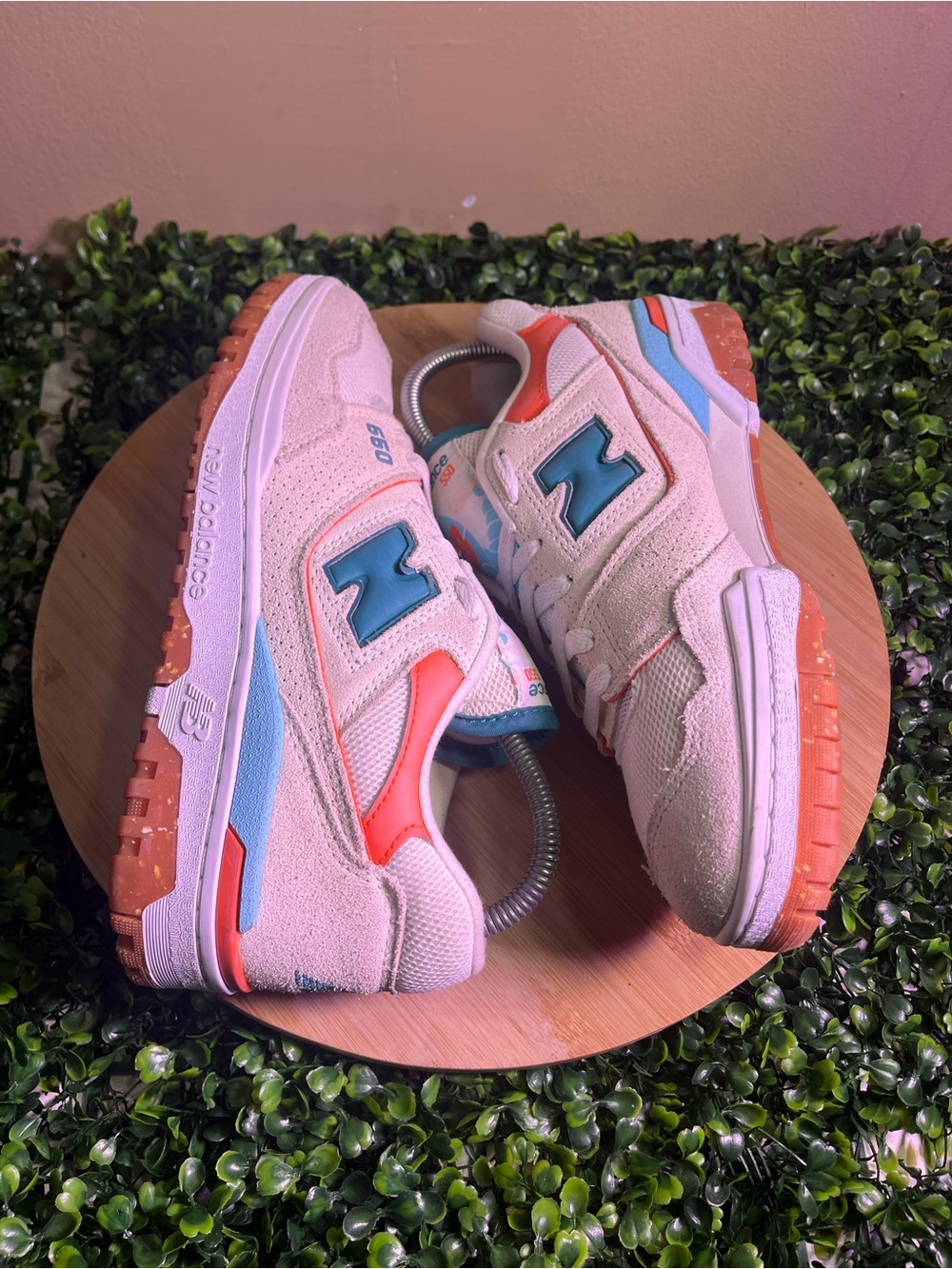 🔥 NEW BALANCE 550 “ SEA SALT VERDIGIS “ ATHLETIC SNEAKERS WMNS SZ 9 MENS SZ 7.5 - Picture 5 of 9